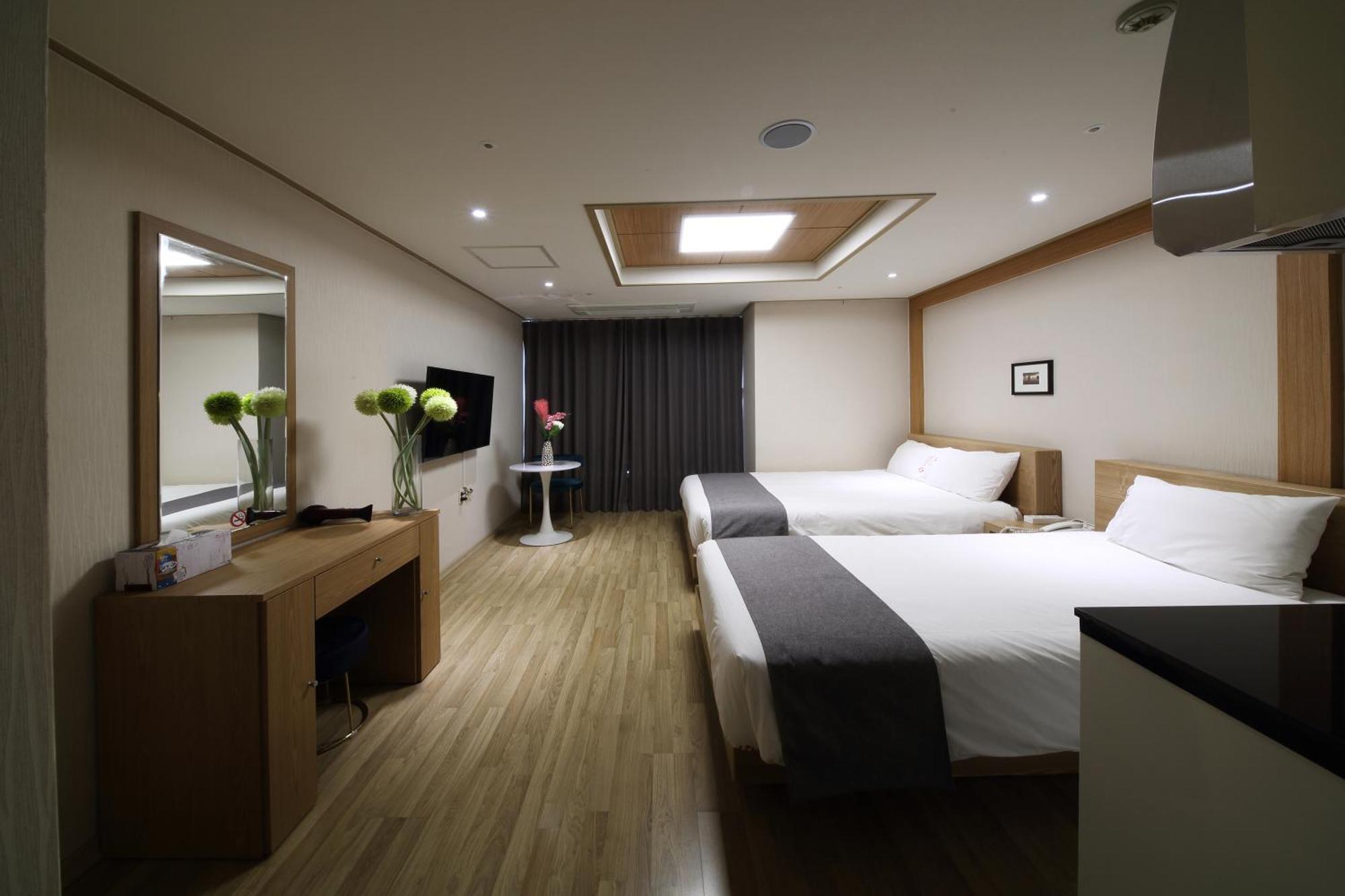 Incheon The Hotel Yeongjong Exteriör bild