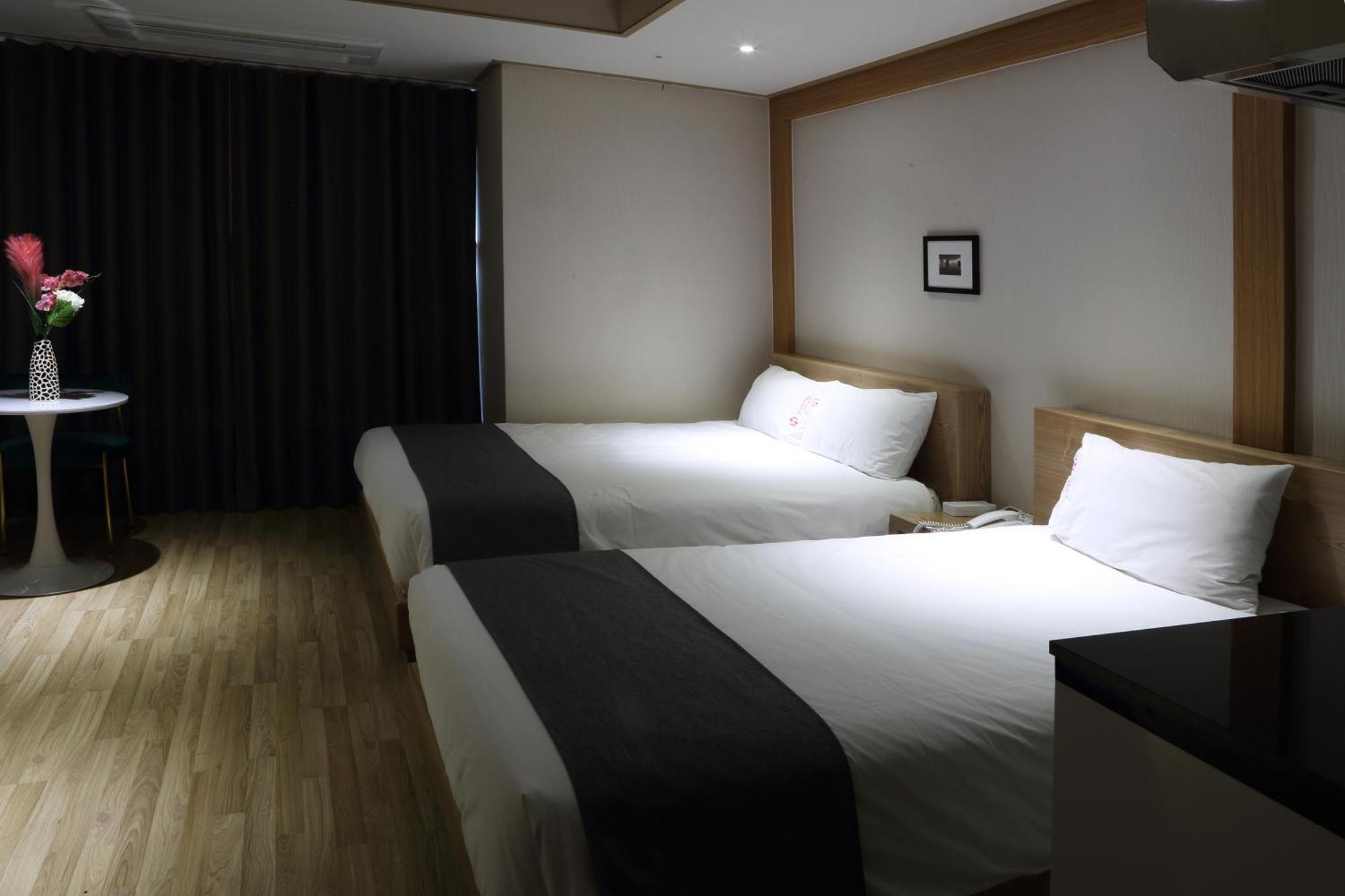 Incheon The Hotel Yeongjong Exteriör bild
