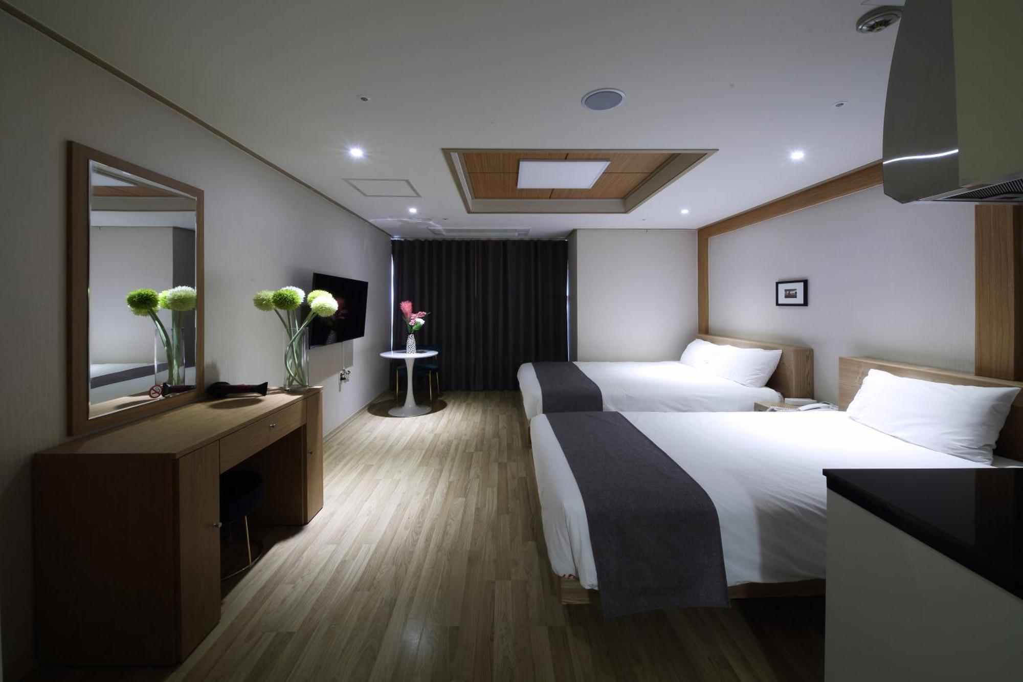 Incheon The Hotel Yeongjong Exteriör bild